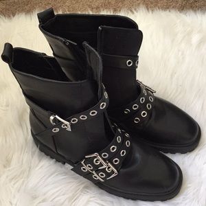 Thick black boots size 8 (never before worn)